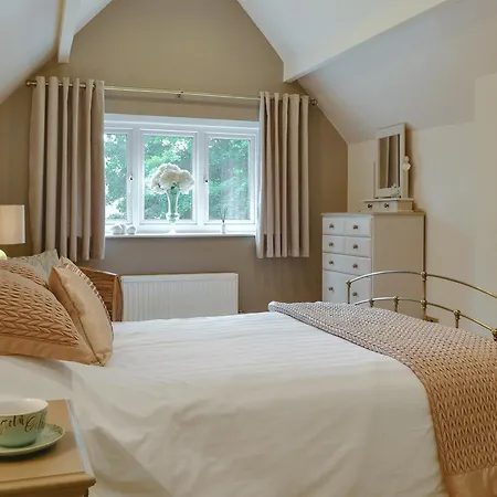 The Coach House كيسويك